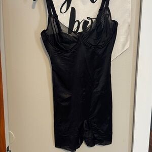 Skims No Show Shapewear Bodysuit - NWT